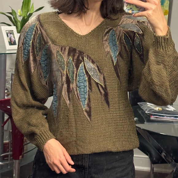 Vintage Chunky Olive green sweater with shoulder pads - Picture 2 of 8